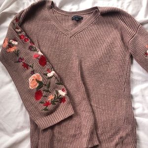 American eagle knitted v-neck sweater w/ flowers
